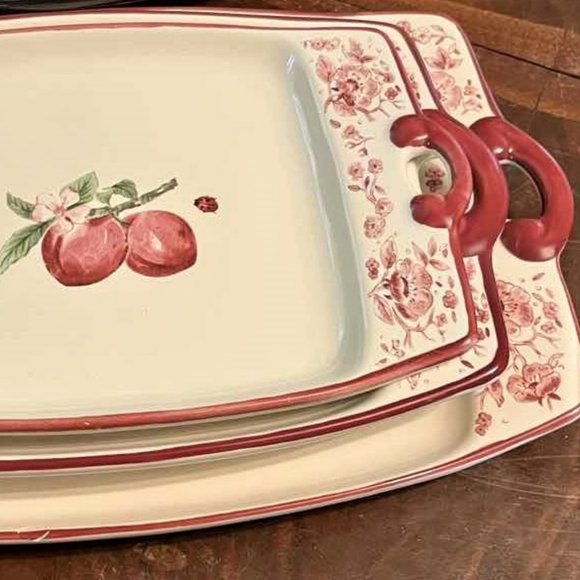 Pfaltzgraff Delicious 3Tray Serving Set | Nesting Platters - Picture 15 of 16